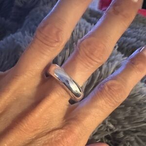 Elegant Silver Band Ring